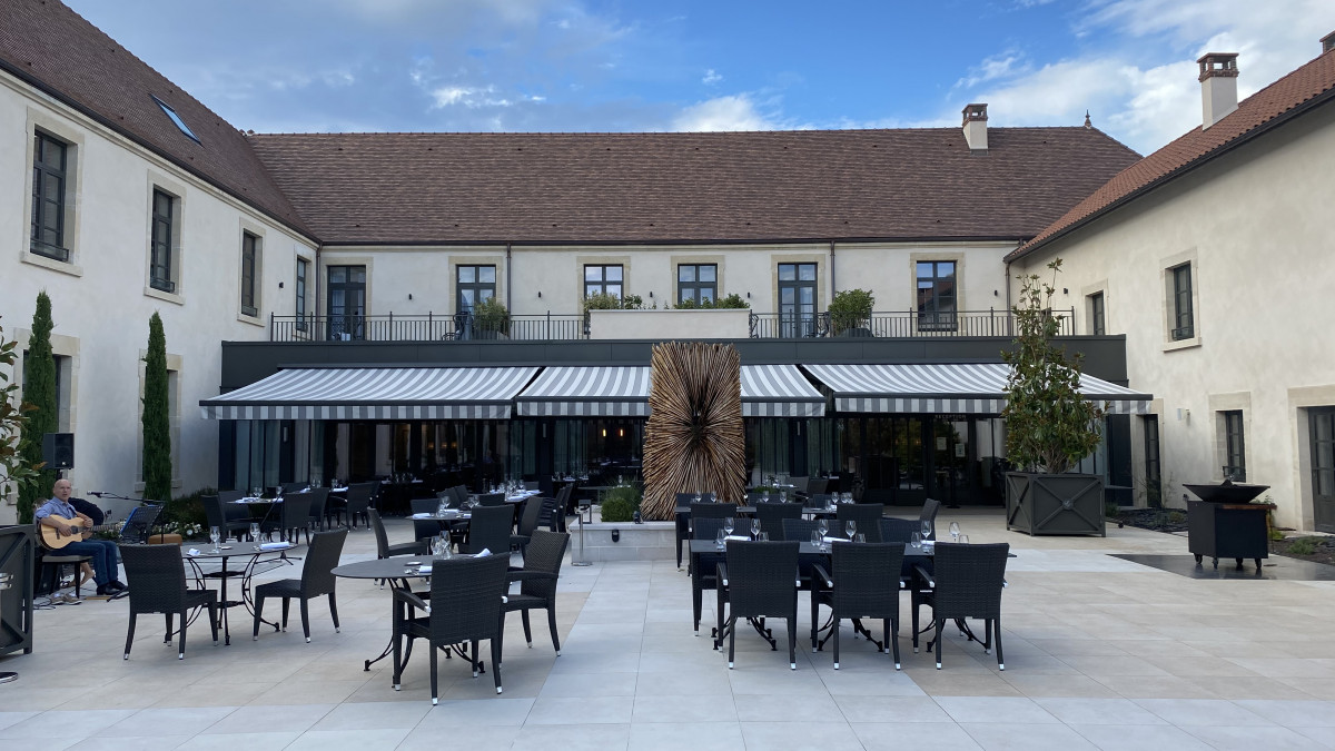 Restaurant 7 fontaines tournus bourgogne terrasse 